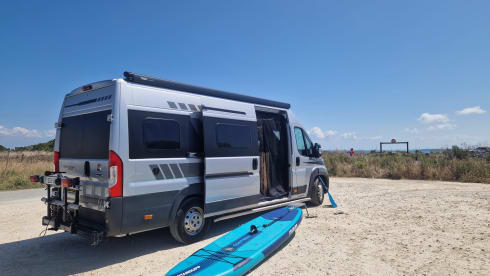 Heunie 2 – Lovely campervan from 2016 with 2 lengthways beds