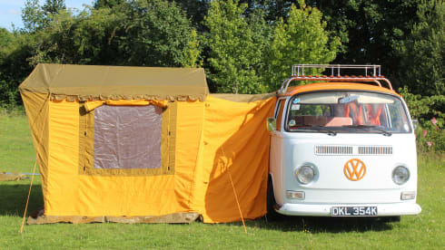 Stanley – LOVE LIFE IN THE SLOW LANE WITH STANLEY