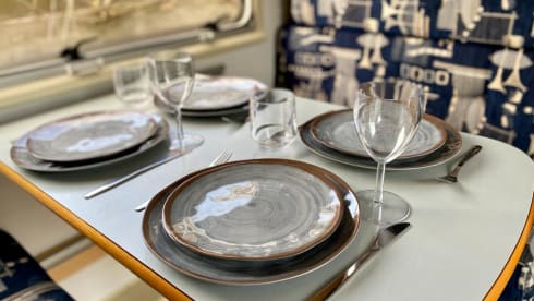 Ons Suzy – 6p Elnagh alcove family camper