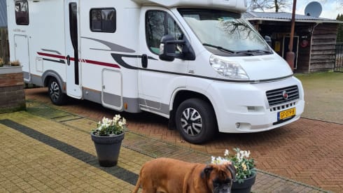 Luxurious spacious 5 person Adria Matrix 680 SP