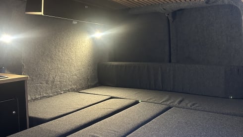 AGA Campervans – Camper Ford a 3 posti letto del 2018