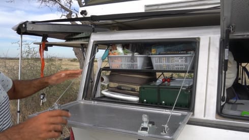 Theresa – Adventurous 4x4 camper with tent