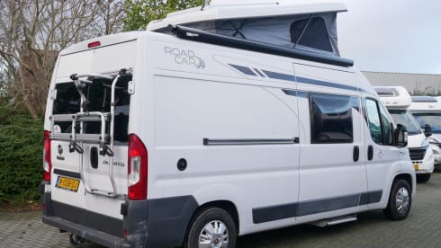 Pössl Roadcar R540, 5.40 meter bus camper, 2 sleeping - 4 seats.