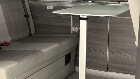 Cali  – Volkswagen California T6 (Factory Camper, original)