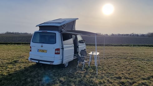"De Witte" – 4p Volkswagen bus from 2004