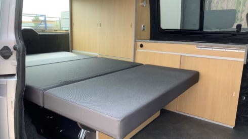 2p Volkswagen campervan uit 2015
