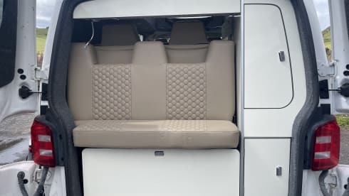Daisy – 4 berth Volkswagen campervan from 2016