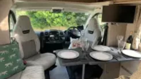 EDGE 464 VLY – 4-Berth Motorhome | Unlimited Miles | Pet Friendly | EU Travel Allowed