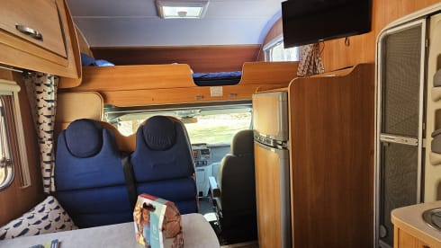6p Chausson Flash 07 (air conditioning, TV, Apple CarPlay)