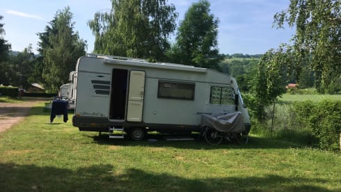 Spacious 4-5 person Hymer (very suitable for young families)