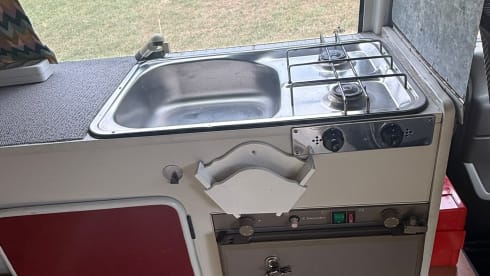 het witte schaap – 4-person Volkswagen campervan from 1997