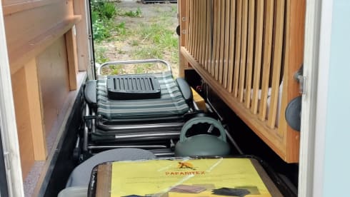 Vinny – Go on an adventure with our 6-person Camper - Ready for your trip!"