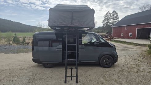 Pia – Camper elettrico Kia PV 5 per 2 persone