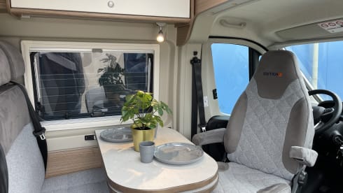 Tourer 5.9 – Carado CV 601 - fixed bed with a length of 5.99 METER!