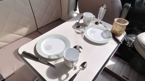 Caratje – 4p McLouis semi-integrated automatic from 2022