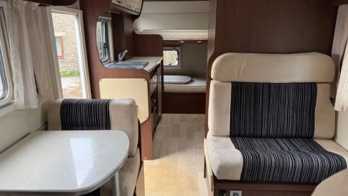 Mikey – 6 bed / 6 seatbelt Motorhome - let’s go on a road trip