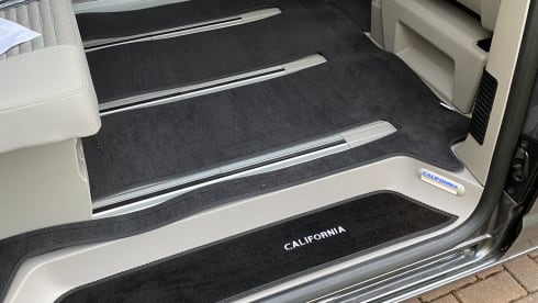 Gandalf the Grey – 4 berth Volkswagen campervan from 2017