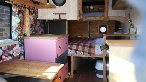 Sally Vanzilla – Handcrafted Citroën Relay Camper – Sleeps 4, Off-Grid Ready