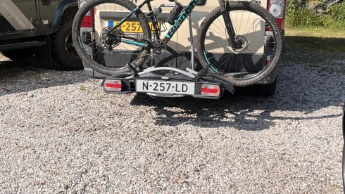 2p Peugeot bus uit 2011 voor een actieve vakantie