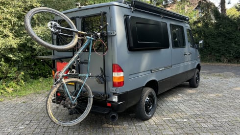 4p Mercedes-Benz campervan uit 2002