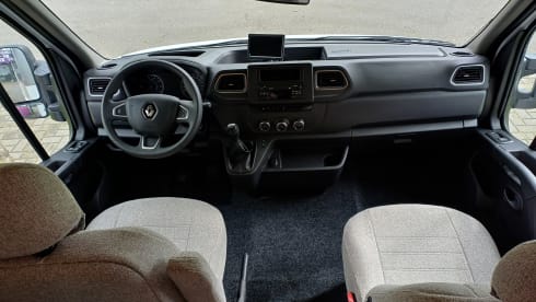 C19 – Knaus Traveler A705 XL Garage for 6 persons