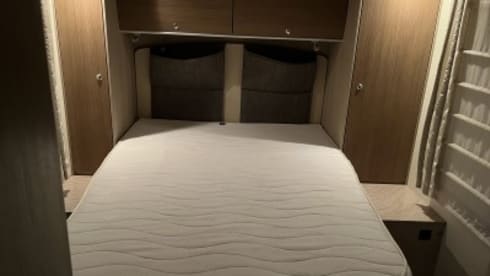 4p Bürstner 160 hp semi-integrated (2013)