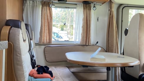 4p Hymer B 674 SL integrated from 2009 including length beds and fold-down bed