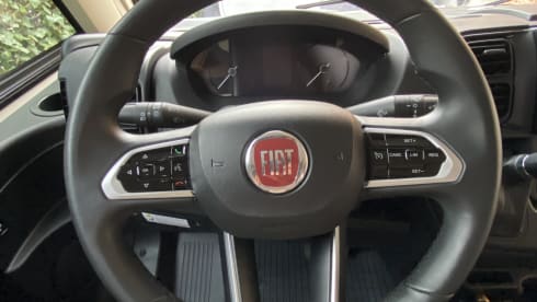 Deluxe – Integral Weinsberg Caracore 700MEG Automatic + WIFI on the road
