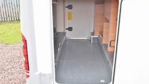 Experience our 5-person Adria Carol travel buddy from 2010