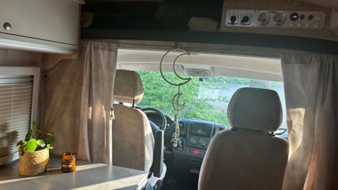 Ollie – 2p Peugeot bus from 2014