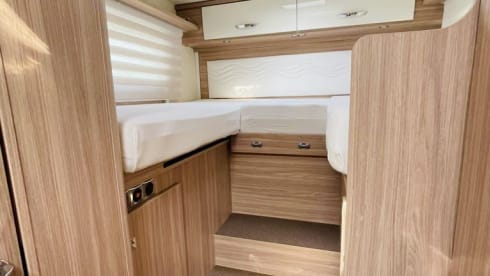 1. DelBi – Luxury mobile home Bürstner Delfin IT726