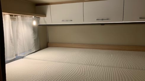 Sunny – Sunlight A70 alcove 6 person Automatic 150 HP built in 2018