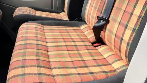 Monty – Perfect camper for get-aways great & small (4-berth VW, 2019) 