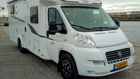Spacious neat 2 pers. carado / hymer camper.