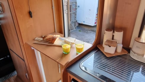 Caroline – Ready to Adventure - 6 Berth Motorhome Hire