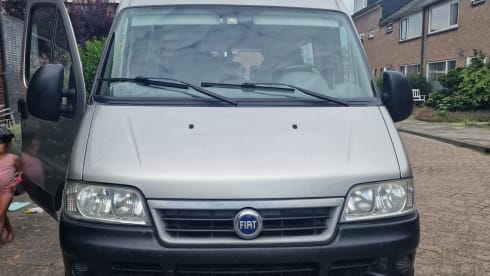 Tweede Hans – 2p Fiat bus from 2003