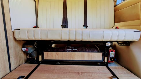 Vamos – Luxury Campervan and Nomad Office