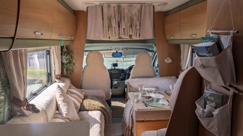 Myrtle Maud – Fiat Alkovenwohnwagen mit 5 Schlafplätzen aus dem Jahr 2009