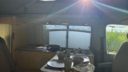 4p Volkswagen campervan uit 2004