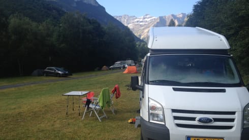 Sjaan – Auf Abenteuer mit dem komfortablen und umfangreichen Ford Nugget für 4 Personen!