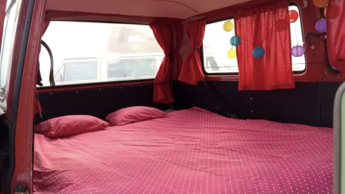 Cherry – Volkswagen Westfalia T3 Combi