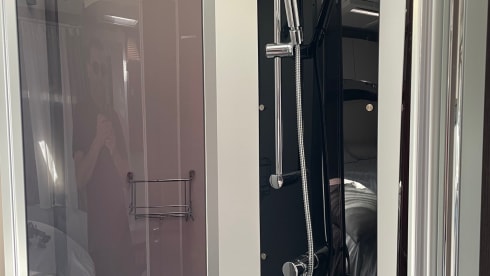 Camper 5P met large kingsize bed