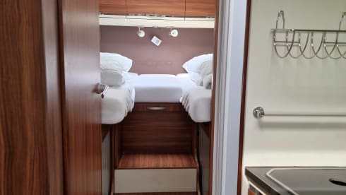 5p Adria Matrix 670SL semi-integrated from 2017