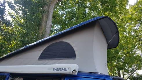 Cheerful Volkswagen camper van with lifting deck and pull-out bed for 2 people