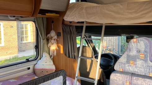 5 person comfort on wheels bunk bed, air conditioning and solar panel 