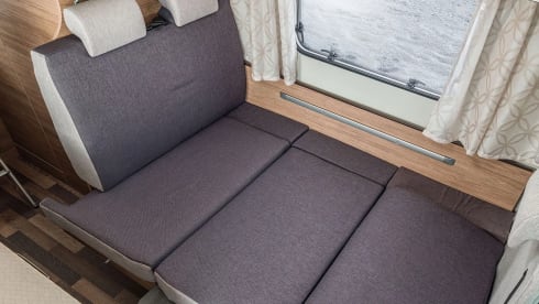 YN24 AWY - 6 berth Weinsberg 600 DKG Romford 