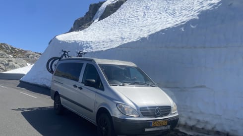 #ExplorerBuzzs – 4 Person MB Vito 4x4 Campervan (2009)