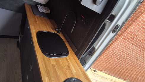 Fudge – 3 berth Mercedes-Benz bus from 2015