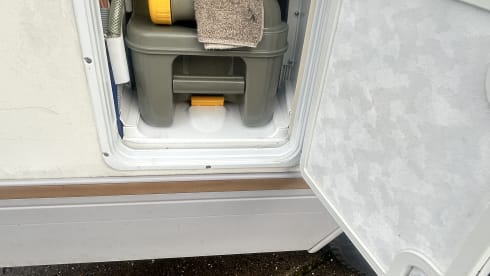 Adriatik 573ds – 4p Adria Mobil semi-integrated uit 2003