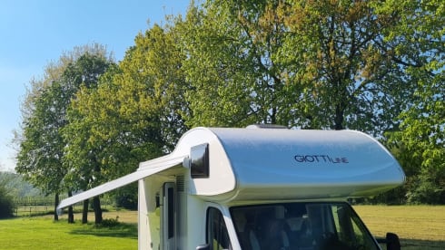 Conch – Brand new, cozy and fully equipped family camper (alcove) 